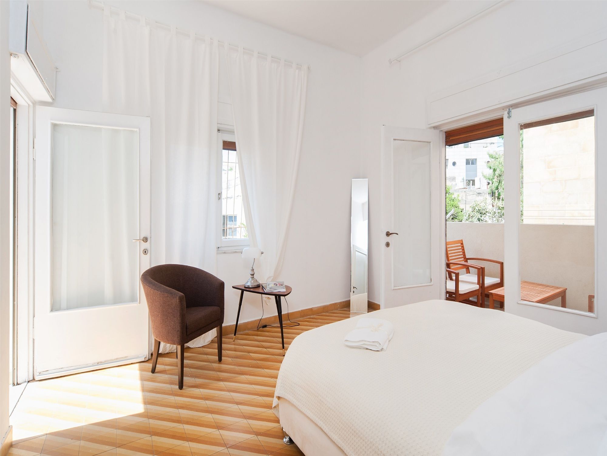 Charming 2Bd Apt W/ Balcony By Sea N' Rent Тель-Авів Екстер'єр фото